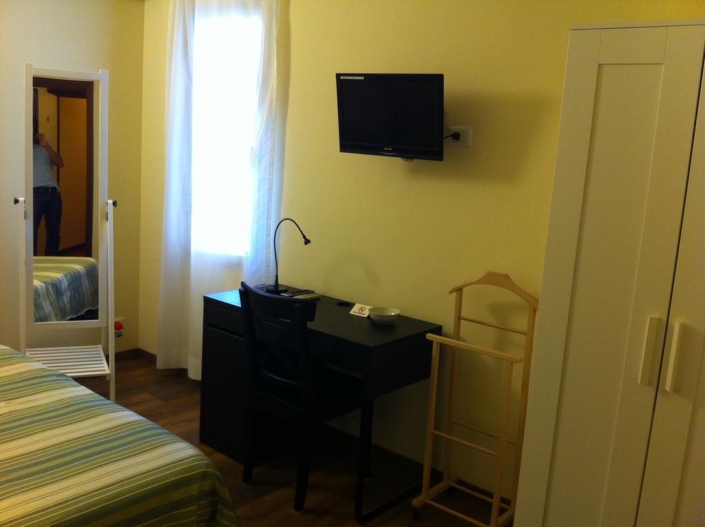 Albergo Il Cochino Монтале Экстерьер фото