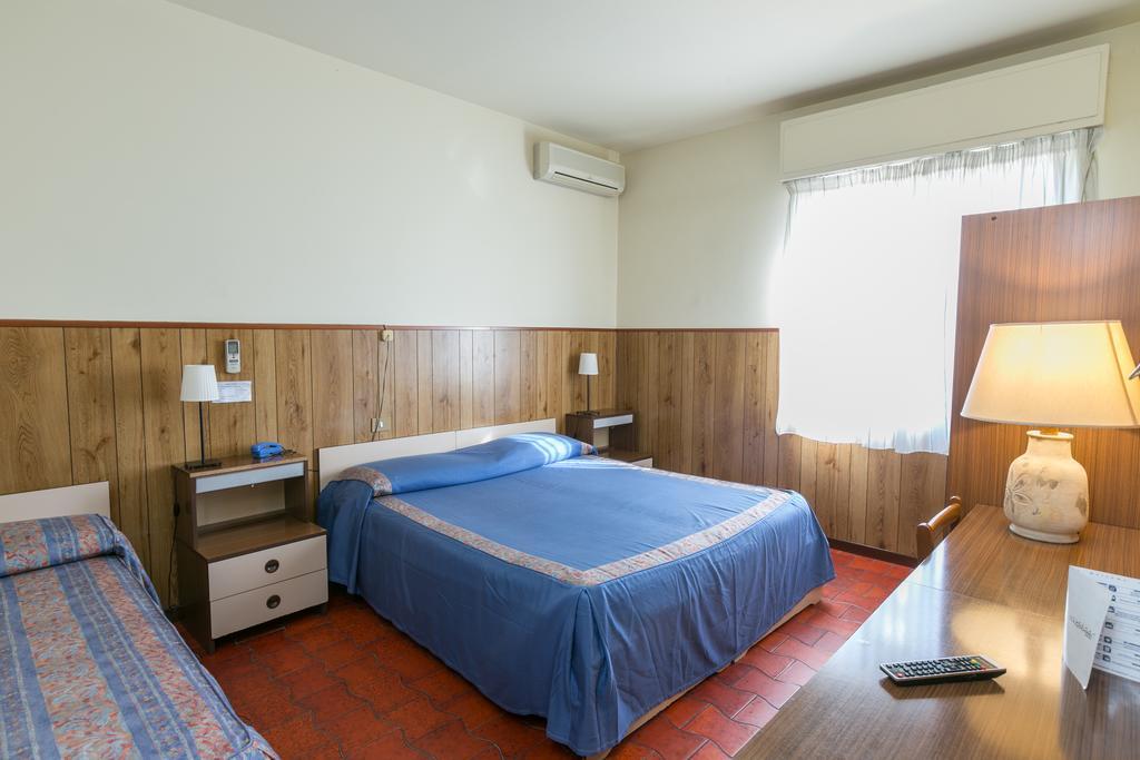 Albergo Il Cochino Монтале Экстерьер фото