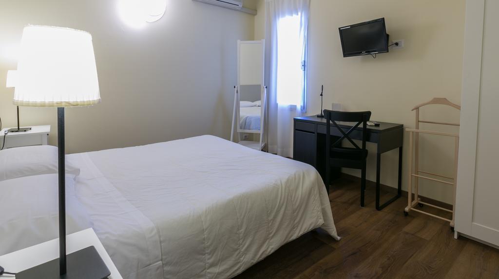 Albergo Il Cochino Монтале Экстерьер фото