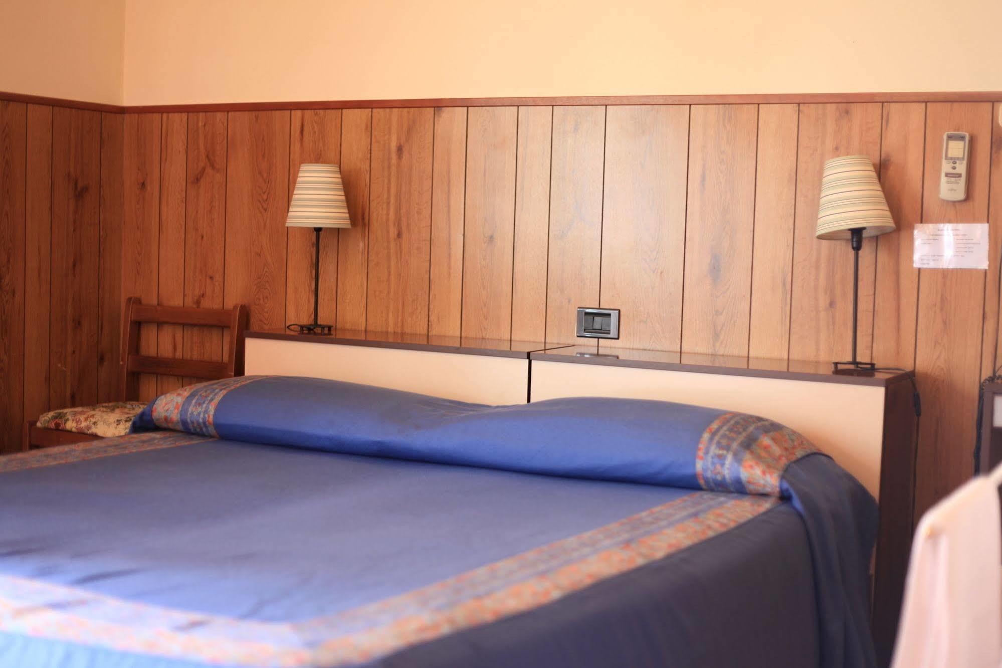 Albergo Il Cochino Монтале Экстерьер фото